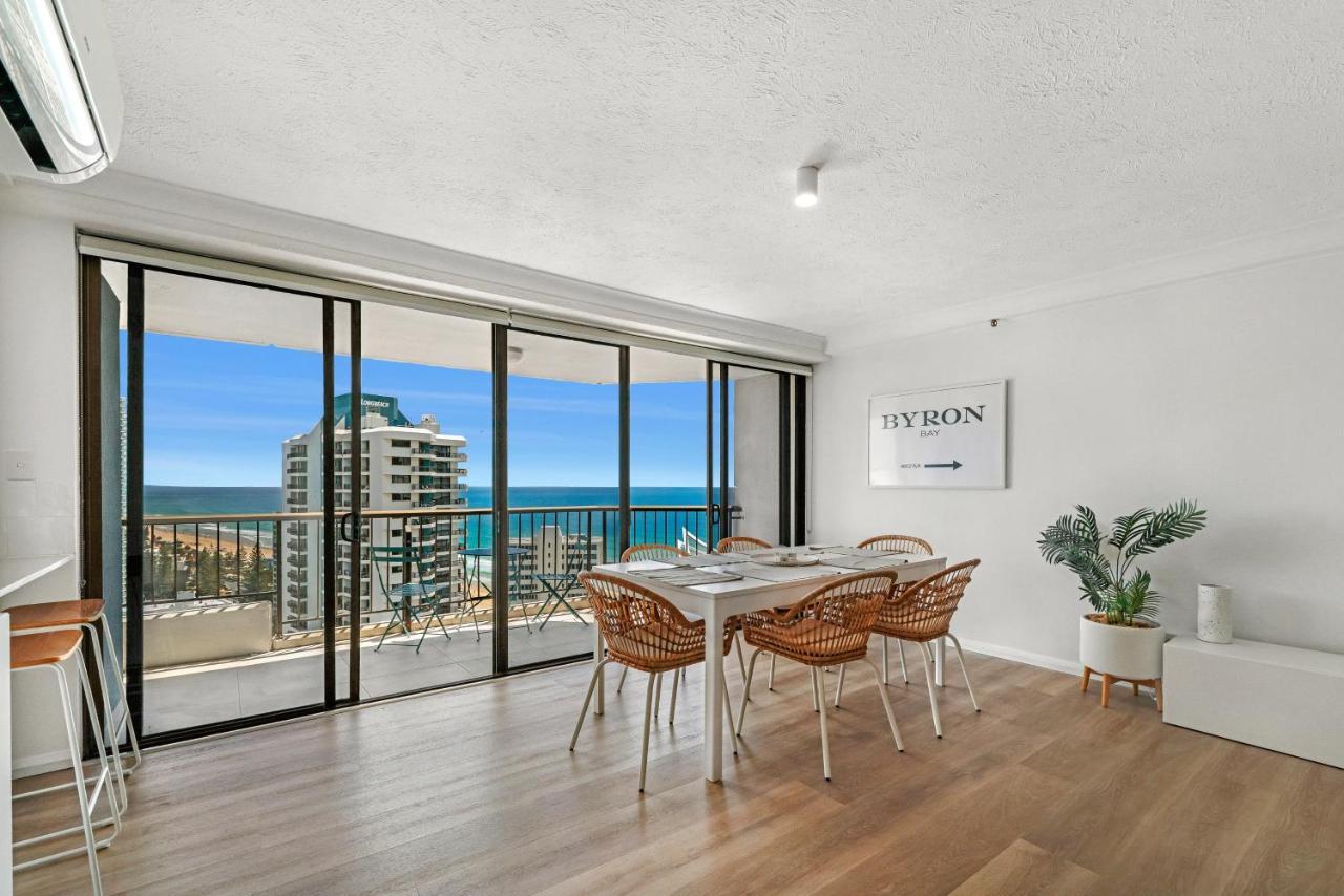 Surfers Century Oceanside Apartments Gold Coast Esterno foto